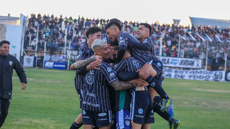 Cipo se lo empató a Villa Mitre y sigue como único líder