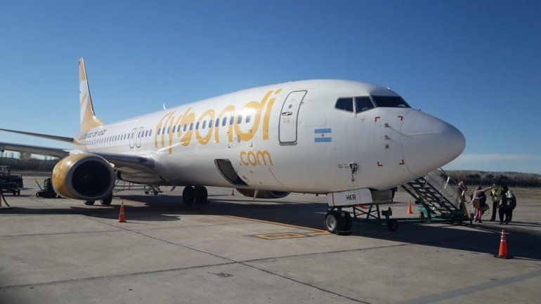 Flybondi quiere que los legisladores viajen en aerolíneas low cost