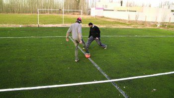 el lunes abren las canchas de futbol en la ciudad