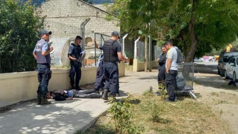 Robó más de $100 mil de un camión repartidor y fue detenido por los vecinos