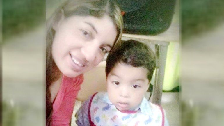 Buscan intensamente a una joven y a su pequeño hijo