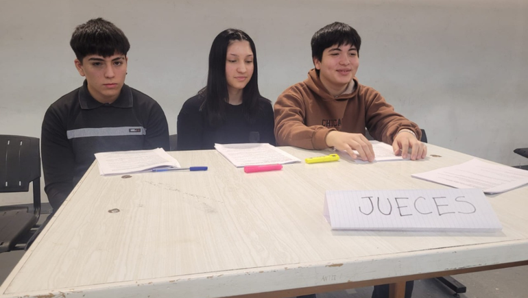 Los estudiantes simularon todas las etapas de un juicio por jurados.
