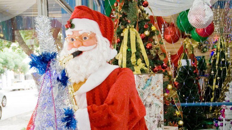 Las vidrieras lucen desde hace días pinitos