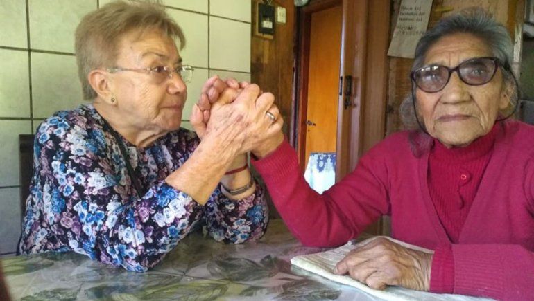 Dos amigas neuquinas se reencontraron en San Martín después de 70 años