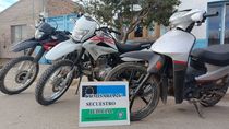 Las dos motos Honda habían sido robadas y tenían pedido de secuestro. Las recuperó personal de la Comisaría 26 tras una ardua persecución. 