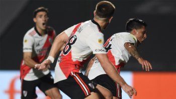 arden las redes por el relato de vignolo y memes para enzo