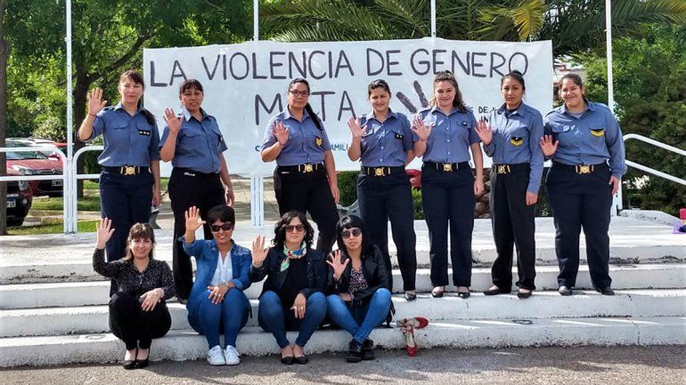 Policías hicieron una intervención en contra de la violencia hacia las mujeres