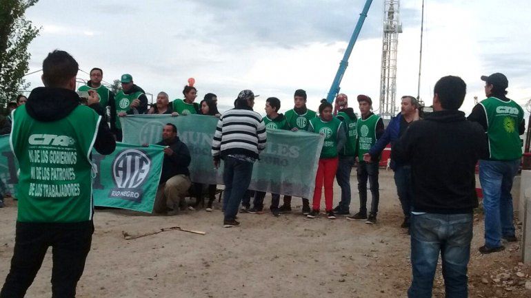 ATE bloquea los pozos petroleros de YPF en Allen