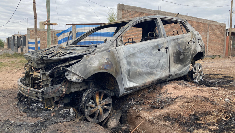 El veh&iacute;culo qued&oacute; "atrapado" en una calle sin salida del barrio Ferri previo al incendio.
