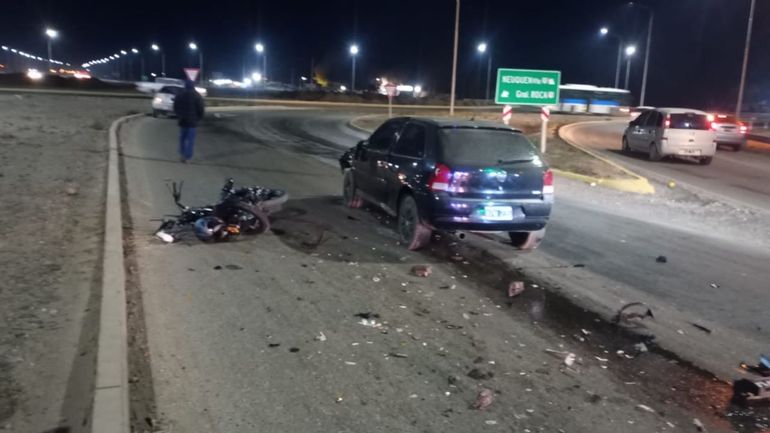 Una joven policía chocó en moto y sufrió graves lesiones