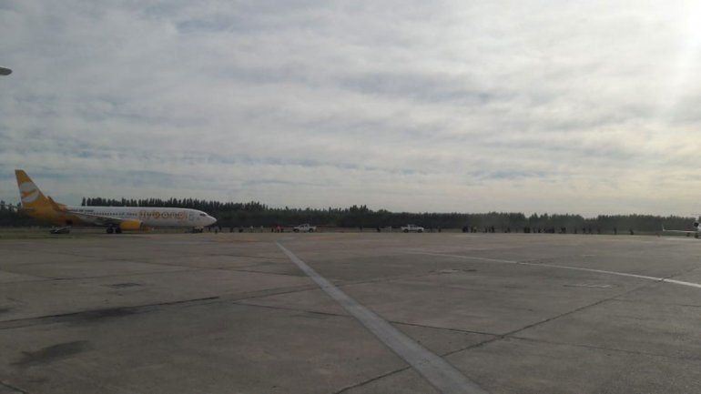 Susto en Neuquén: un avión de Flybondi debió aterrizar de emergencia