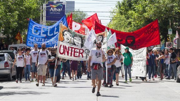 Protestaron frente a la Muni en repudio a la reforma 