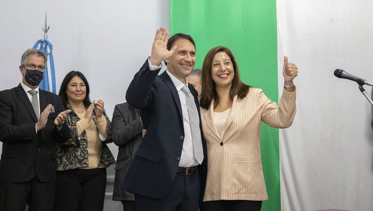 Carreras tomó juramento a Pablo Núñez, nuevo ministro de Educación