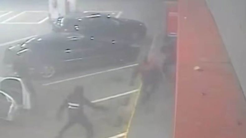 Los delincuentes sustrajeron cerca de $20 millones y de manera inmediata se dieron a la fuga en el mismo auto con el que llegaron. El golpe comando duró tan solo 90 segundos.