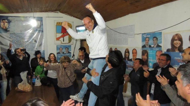 Martín Doñate fue elegido diputado. Votó y celebró en Luis Beltrán