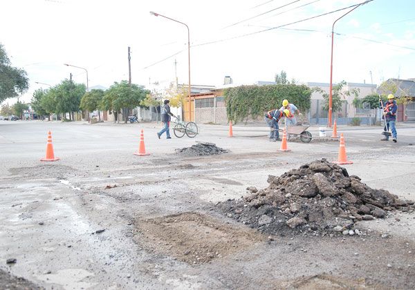 Tareas de bacheo en el norte de Cipolletti