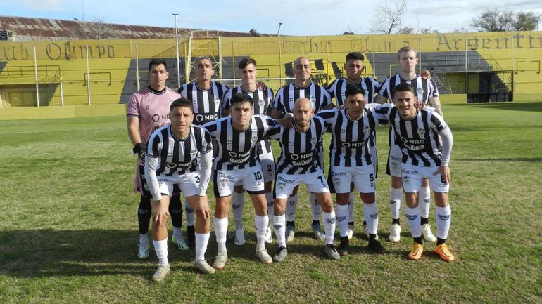 El once con el que Cipolletti igualó 1 a 1 ante Olimpo en Bahía Blanca. Fotos: gentileza Leonardo Sánchez