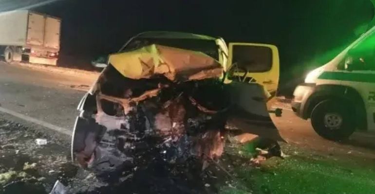 El estado de los vehículos mostró la violencia con que se produjo el impacto. 
