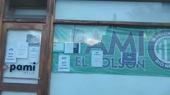 PAMI decidió desvincular a la titular de la agencia en El Bolsón y suspender a trabajadores por cerrar la oficina.