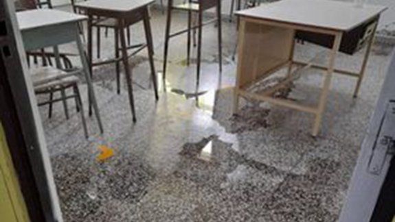 Familias reclaman el mal estado de la Escuela Curri Lamuen
