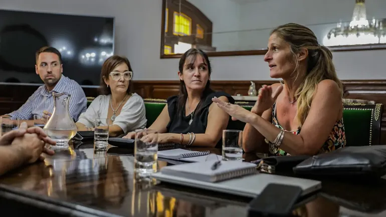 La doctora Marina Deorsola (derecha) es m&eacute;dica cl&iacute;nica egresada de la Universidad Nacional de La Plata.