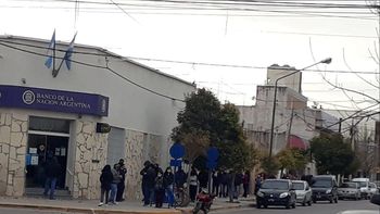 El hombre murió tras descompensarse el Banco Nación, en pleno centro de Allen.
