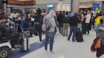 panico en un vuelo de united con 300 argentinos a bordo