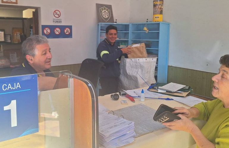 Alfredo y Cristian, dos de los tres despedidos junto a Graciela, otra vecina que los respaldó.