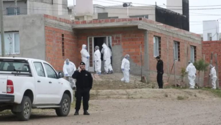 La policía científica de Caleta Olivia en la casa del barrio 13 de Diciembre de Caleta Olivia.