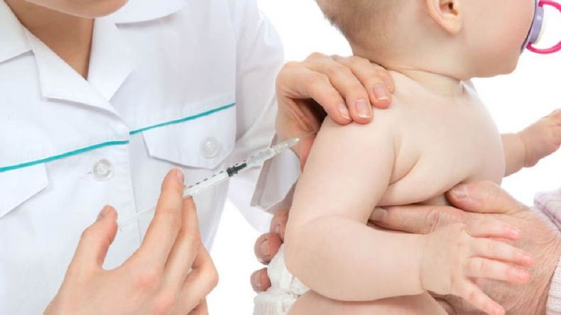 Pfizer se defendió de las acusaciones del Gobienro de Estados Unidos, sobre los efectos adversos de su vacuna en menores de edad. | LMCipolletti.com Pfizer se defendió de las acusaciones del Gobienro de Estados Unidos, sobre los efectos adversos de su vacuna en menores de edad.