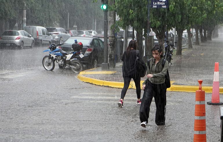 Alerta amarilla por lluvias y vientos fuertes: a que hora se larga y cuáles son las zonas afectadas