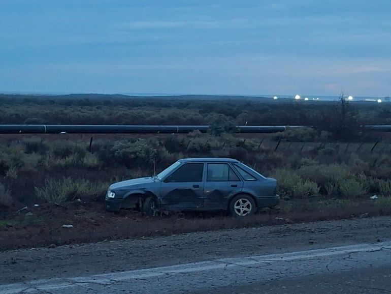Un auto chocó con un camión sobre ruta 151 en el kilómetro 111 por tratar de esquivar un pozo. Un auto chocó con un camión sobre ruta 151 en el kilómetro 111 por tratar de esquivar un pozo.