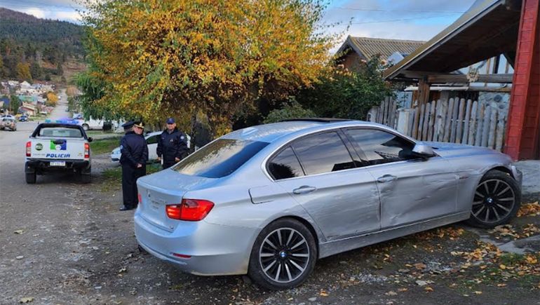 Tras una hora de persecución, sospechosos de un robo abandonaron un lujoso BMW