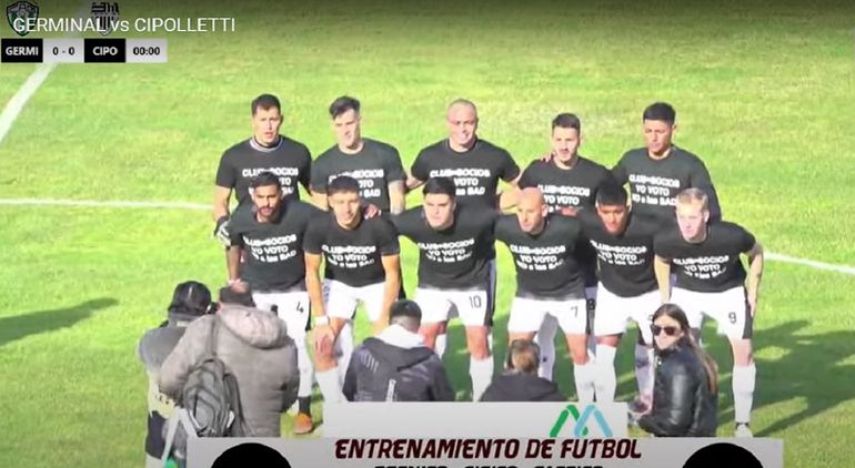 Cipolletti salió al campo de juego con la remera que reza la leyenda no a las SAD.&nbsp;