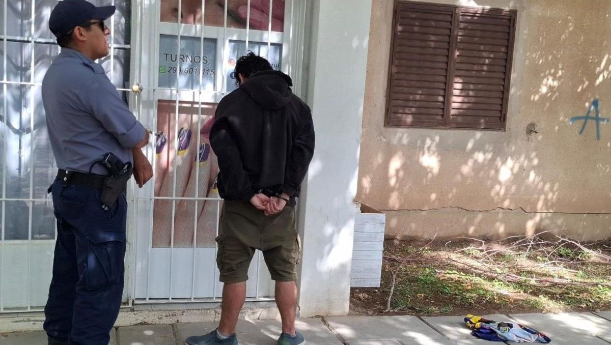 El hombre fue detenido con una tumbera en plena vía pública del barrio 1200 Viviendas.&nbsp;