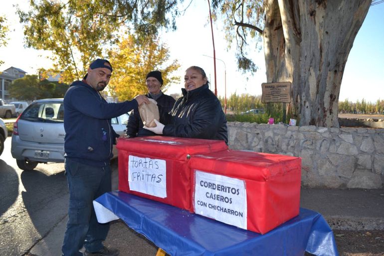 El que pasa suele tentarse con las tortas fritas.