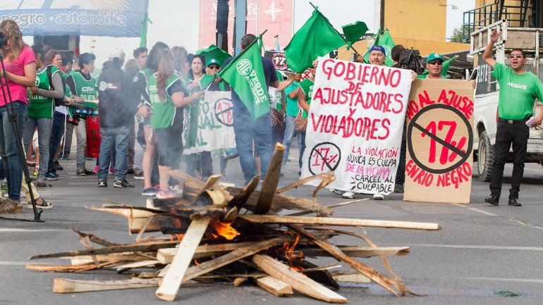 El gremio ATE planea sitiar el lunes la provincia con 7 cortes de ruta 