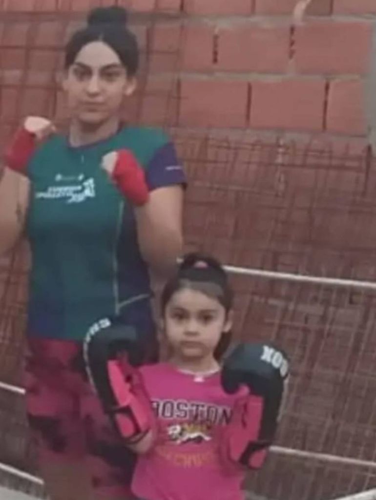 Llena de Esperanza... Junto a su hija, el amor de su vida. Llena de Esperanza... Junto a su hija, el amor de su vida.