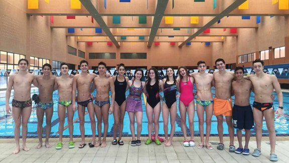 Cantera, en el centro de la imagen, junto al resto de los juveniles argentinos.