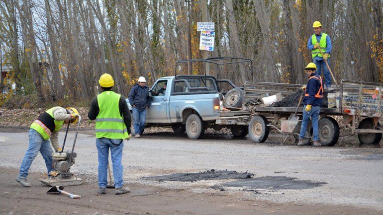 Por las lluvias, realizan trabajos de bacheo