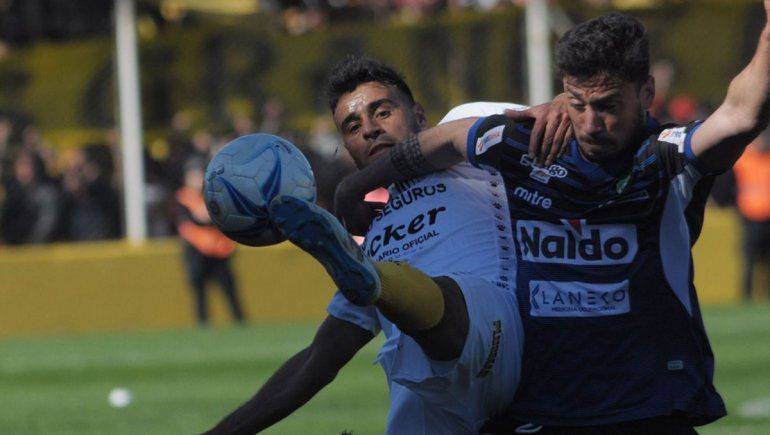 Multitud y desmanes en el clásico de Bahía Blanca