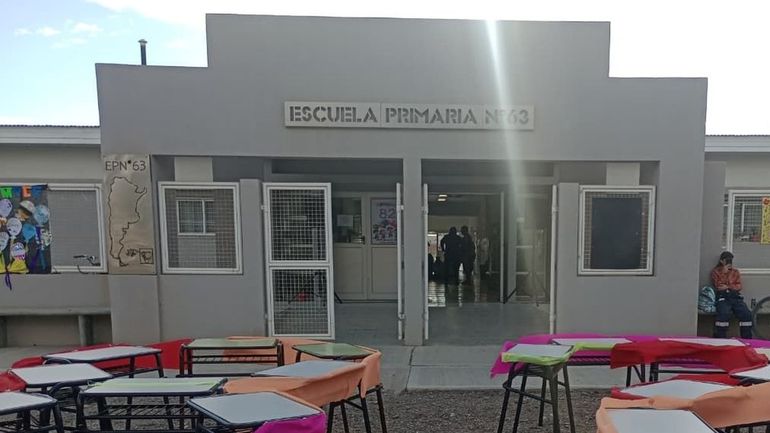 La docente omitió darle la asistencia mínima al alumno pese a manifestar dificultad al respirar.