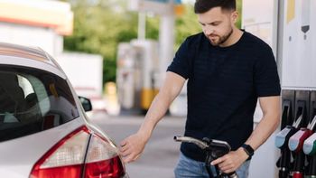 asi sera el autoservicio de combustibles en la argentina: que empresa llega para ofrecerlo