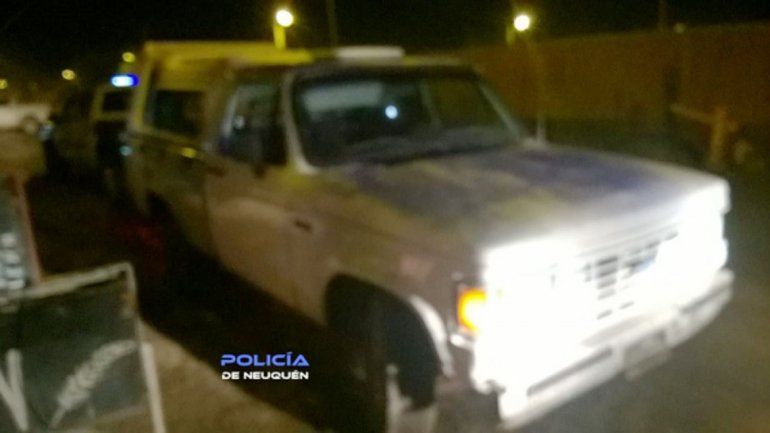 Le robaron la camioneta, se quedaron sin nafta y la abandonaron en Neuquén
