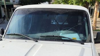 El vehículo de Marcelino Jara, de Soyem, fue objeto de un ataque. Le rompieron el parabrisas. Se teme que se trate de una amenaza o un mensaje.