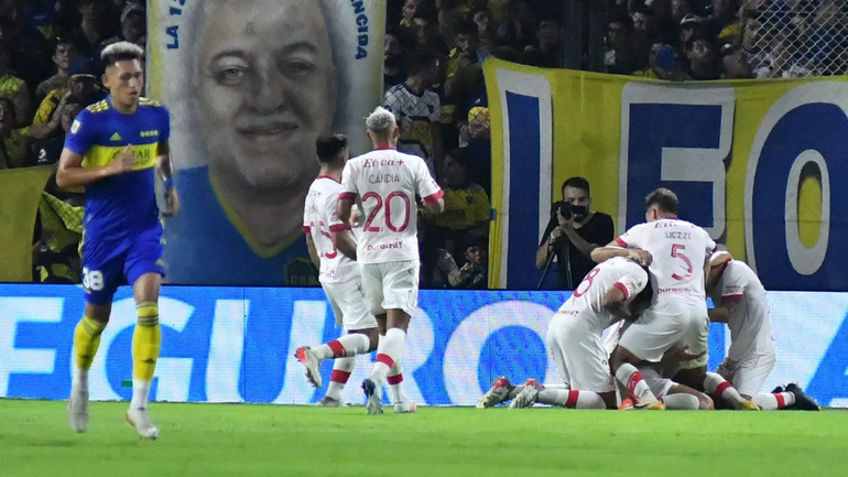 Todo mal Boca: se lesionó Benedetto y perdió con Huracán