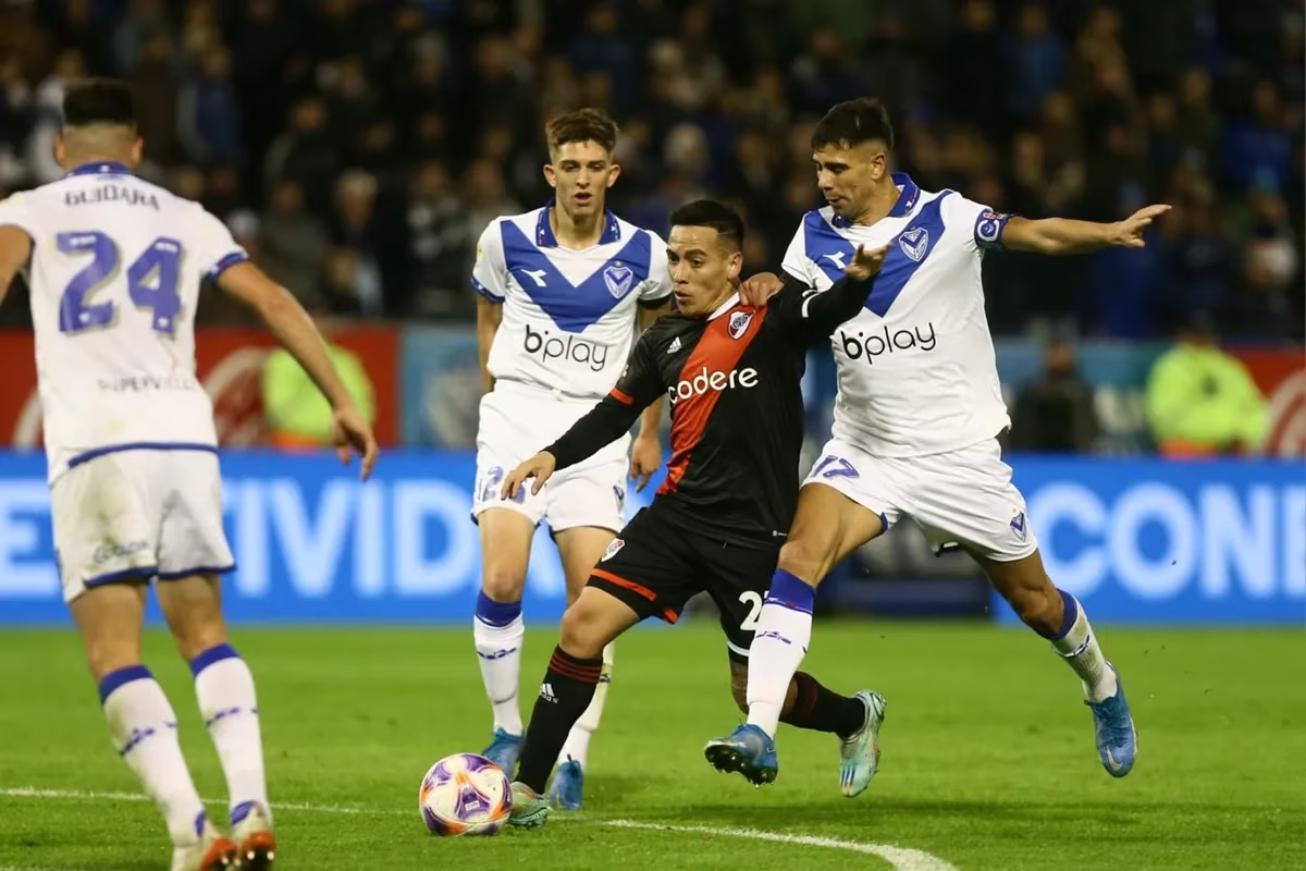 River y Vélez empataron en un partido electrizante