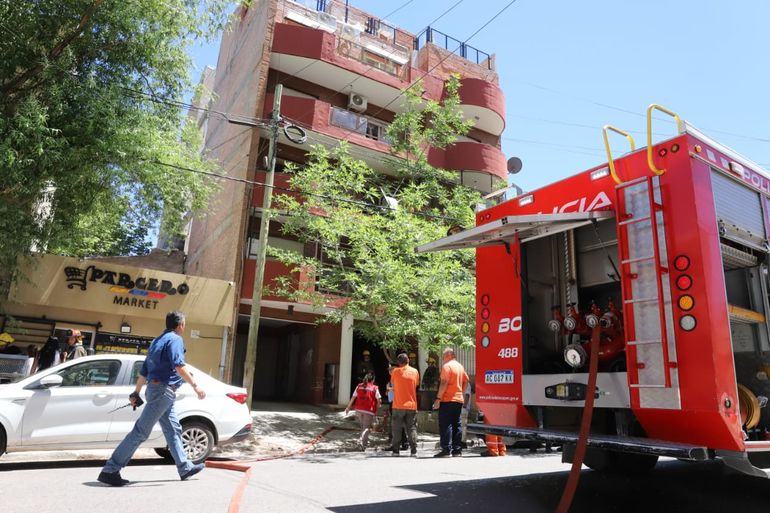 El edificio fue evacuado por completo tras la explosión.