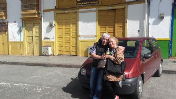 Abel quedó viudo hace siete años, conoció a Margarita a través de la iglesia y el amor hizo el resto. Se mudará a Armenia, en Colombia.