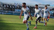 El volante se transformó en referente del equipo y marcó su primer gol para darle el triunfo al albinegro en el inicio de la fase Campeonato.
